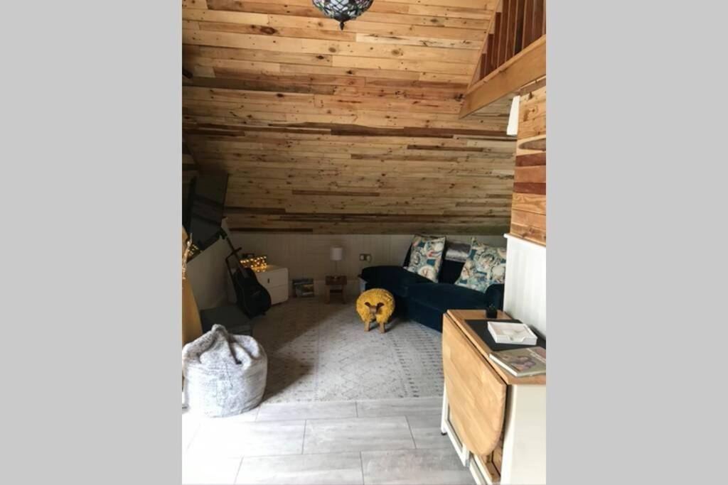 The Shed . A Cosy, Peaceful, 96% Recycled, Chalet. Swansea Exterior foto